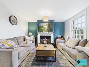 Living Area - click for photo gallery